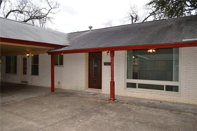 Building Photo - 1912 Ridgemont Dr