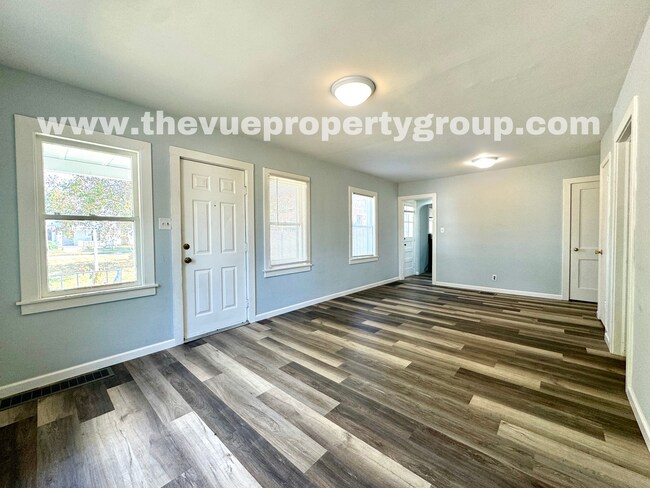Foto del edificio - Spacious 3-Bedroom, 2-Bath Home with Modern Updates & Flex Rooms