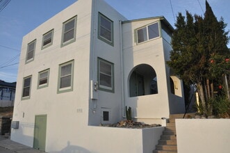 Building Photo - 2119-2123 Albatross St