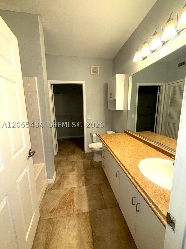 Building Photo - 860 Orange 258