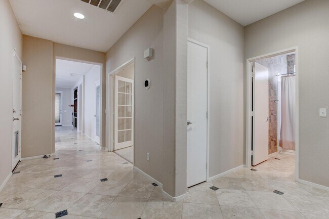 Building Photo - Stunning Single-Story home in Southern Hig...