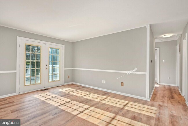 Foto del edificio - 8319 Cottage St