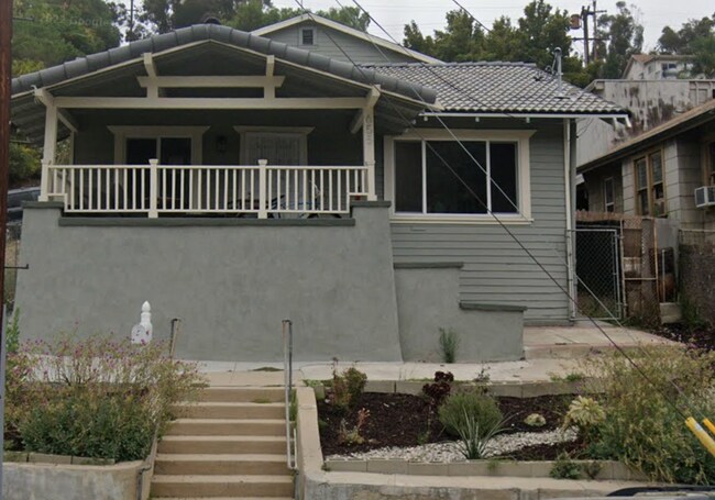 Estudio adjuntos a House - 655 Solano Ave