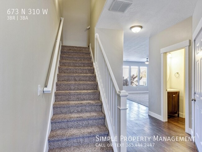 Building Photo - Clean, well-kept 3-BD Townhome in Centervi...
