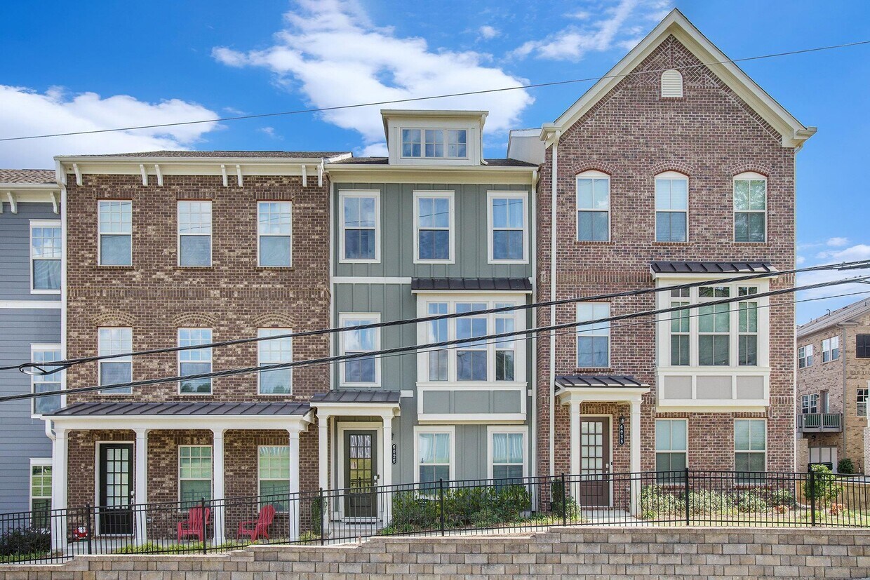 Primary Photo - 6025 Skellig St