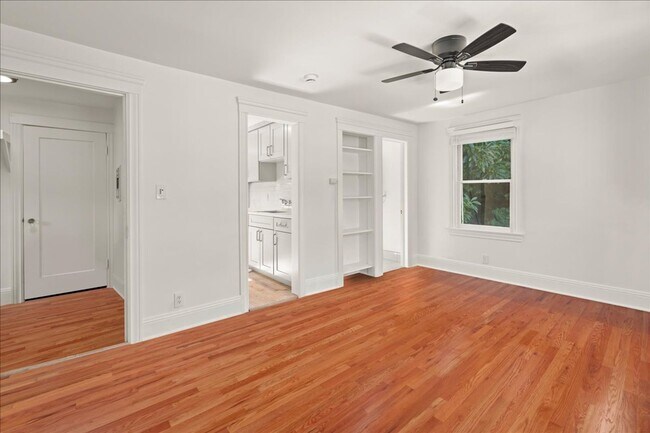 Building Photo - 860-870 Lytton Ave