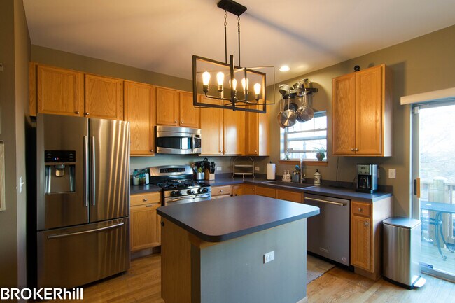 Foto del edificio - 2650 W Belmont Ave