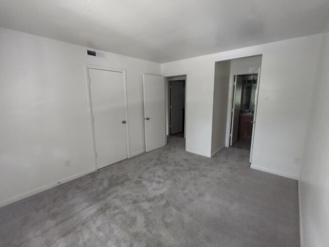 Building Photo - 600 Reusens Rd