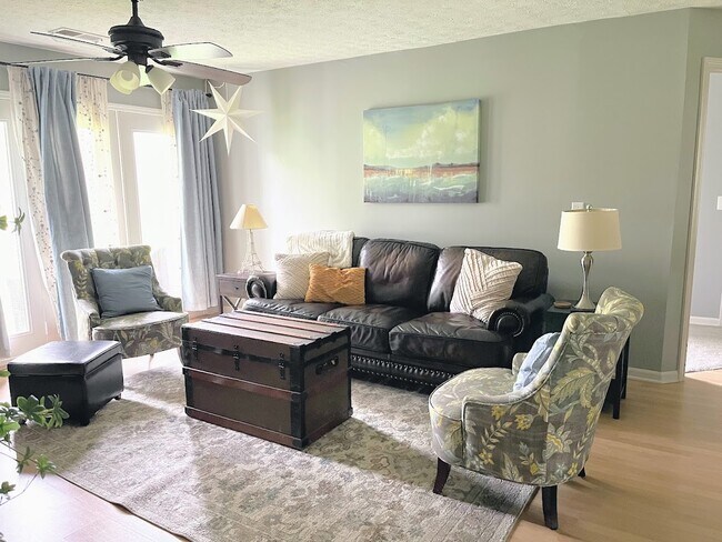 Foto del edificio - 12584 Tennyson Ln