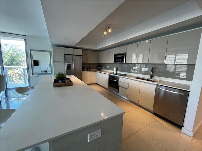 Foto del edificio - 2600 E Hallandale Beach Blvd