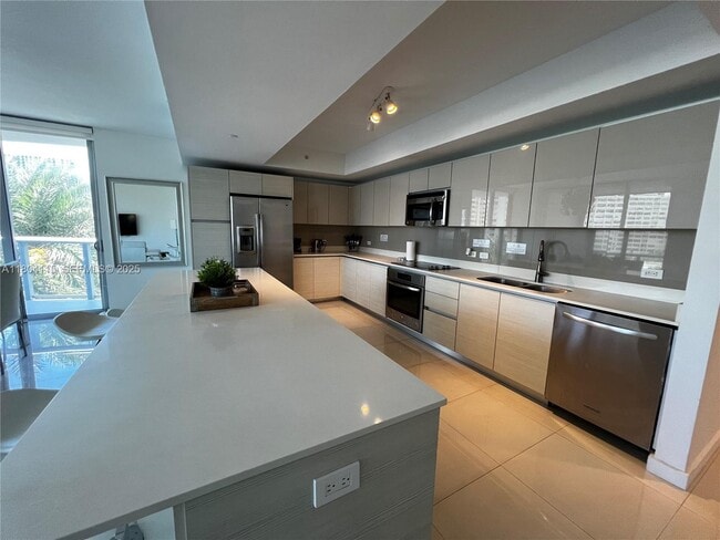 Building Photo - 2600 E Hallandale Beach Blvd