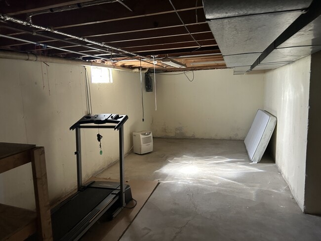 Building Photo - 530 Chesley Dr