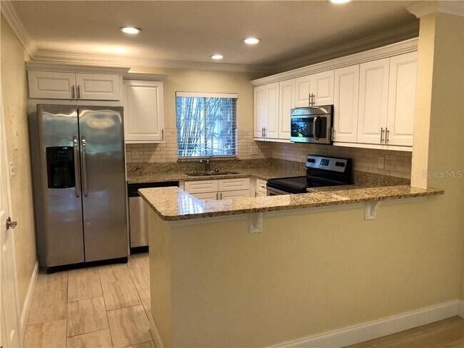 Building Photo - 644 N Knowles Ave