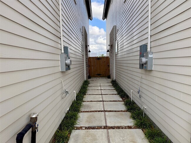 Foto del edificio - 5624 Bertellis Ln