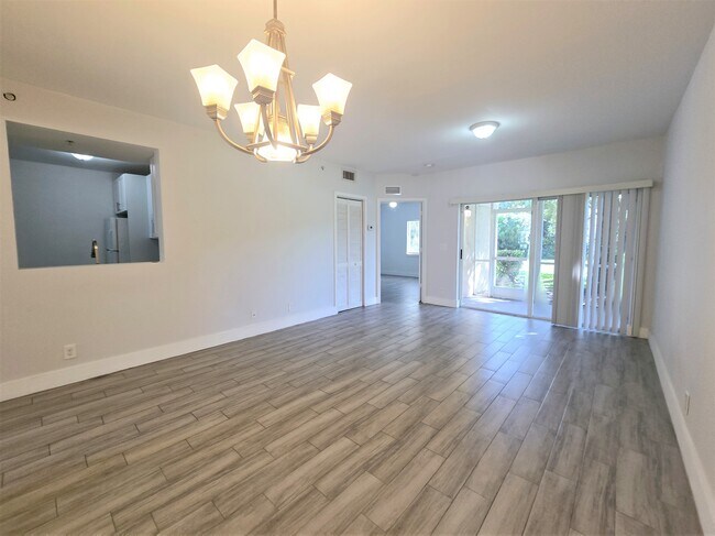Building Photo - 1161 Golden Lakes Blvd
