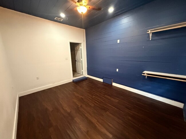 Building Photo - 431 Diane Dr