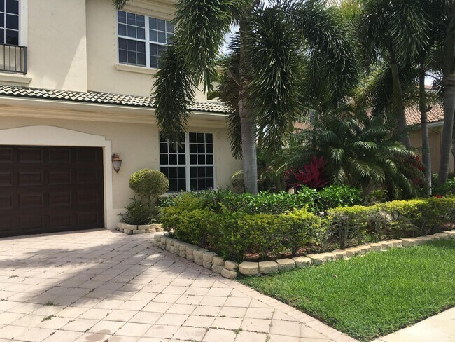Building Photo - 9229 Oak Alley Dr