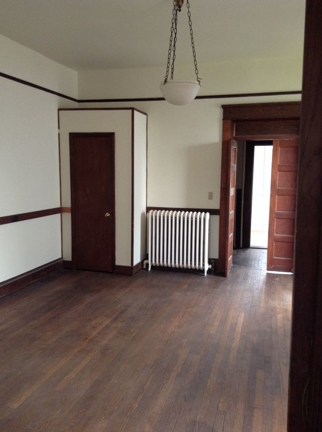 Building Photo - 609 N Main St