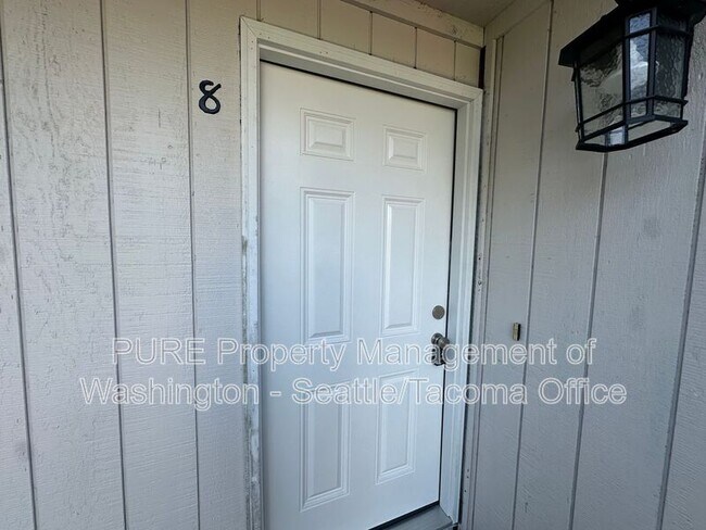 Building Photo - 4401 Saratoga Pl NE