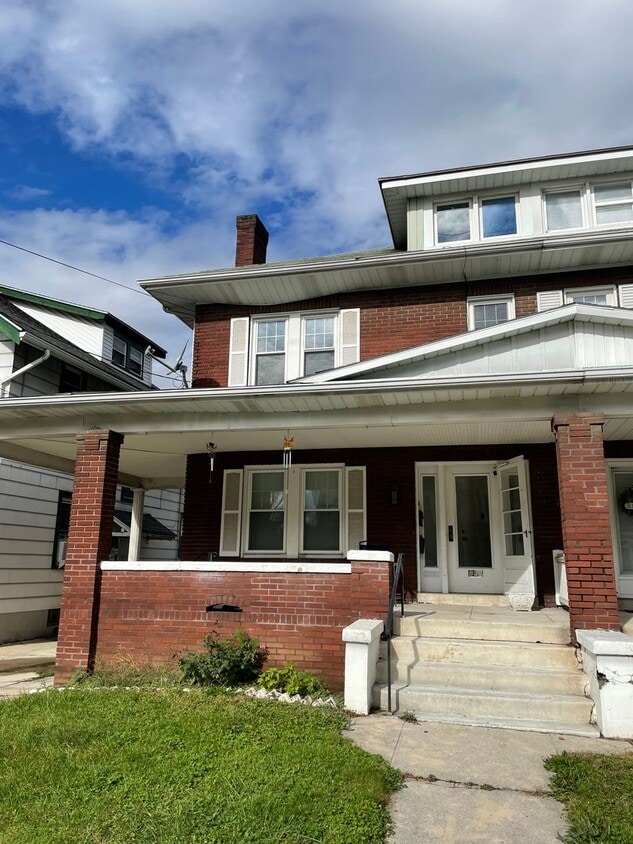 Primary Photo - 933 W King St