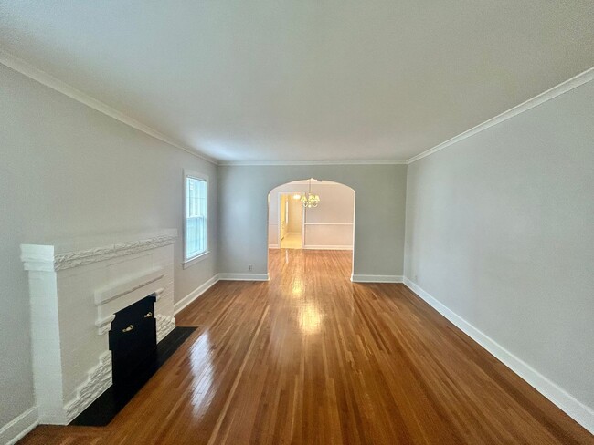 Foto del edificio - Pristine Bungalow in heart of Mid Town!