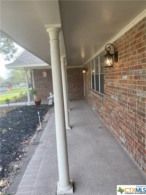 Foto del edificio - 3318 Oakdale Dr