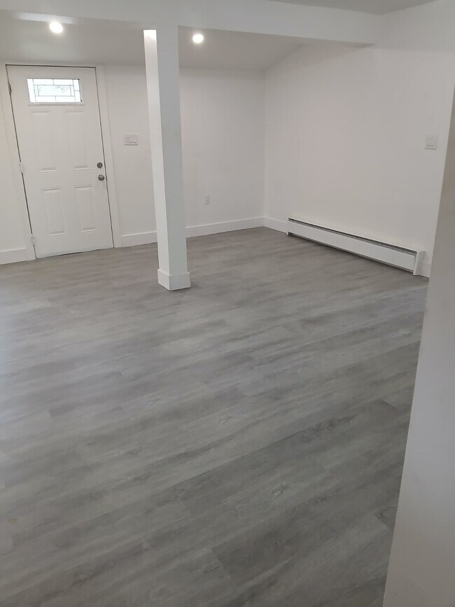 Foto del edificio - 110 Tuthill Rd