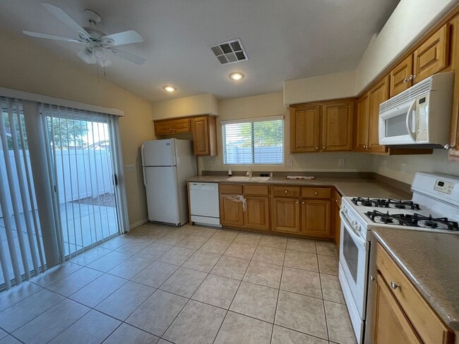 Building Photo - 4820 Palm Tree Ct