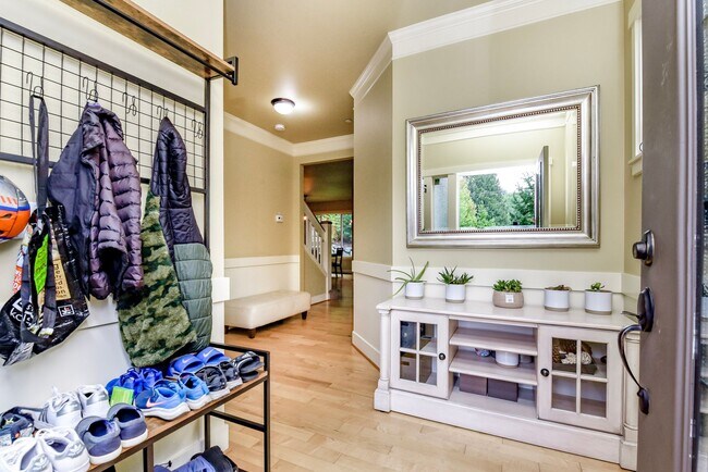 Foto del edificio - Lovely 4 bedroom 2.5 bathroom Home
