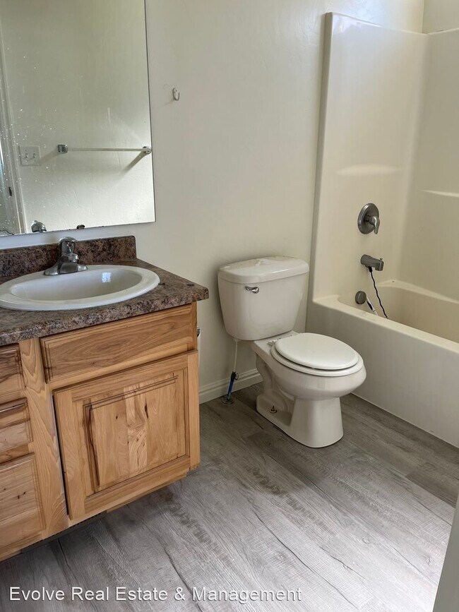 Foto del edificio - 3 br, 2.5 bath House - 534 N 1380 W