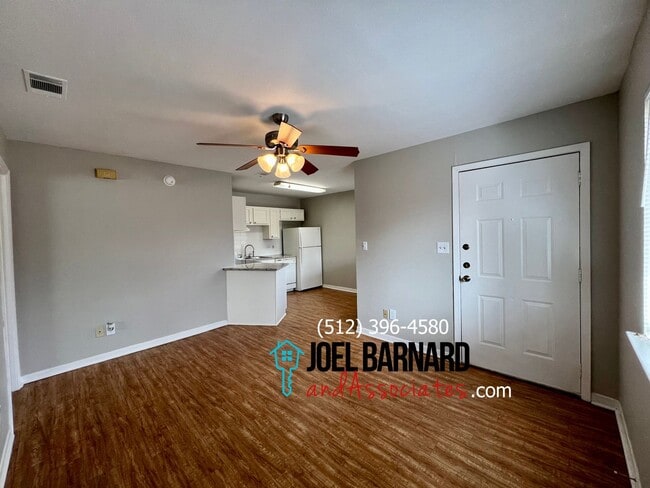 Foto del edificio - 1632 Post Road 4-Plex