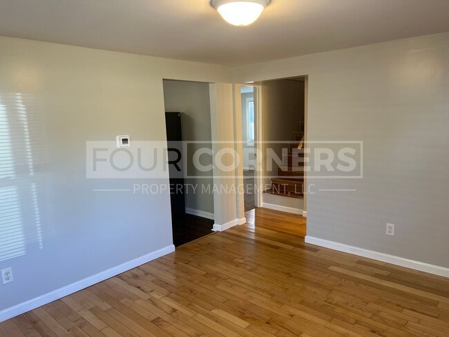 Building Photo - Beautiful 3 Bedroom 2 Bath House
