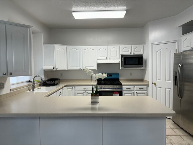 Building Photo - 2824 W Ivory Way