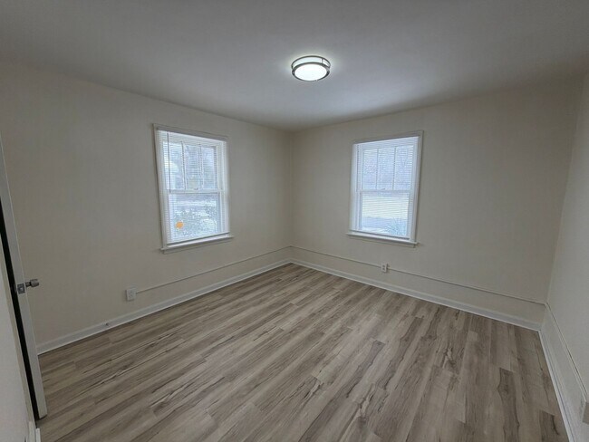 Foto del edificio - Two bedroom home in Ferguson