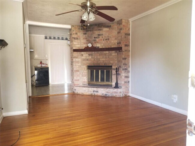Building Photo - 5105 Folsom Dr