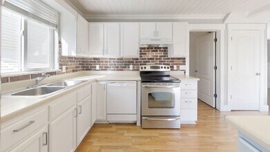 Building Photo - 1301 Dunmore Dr