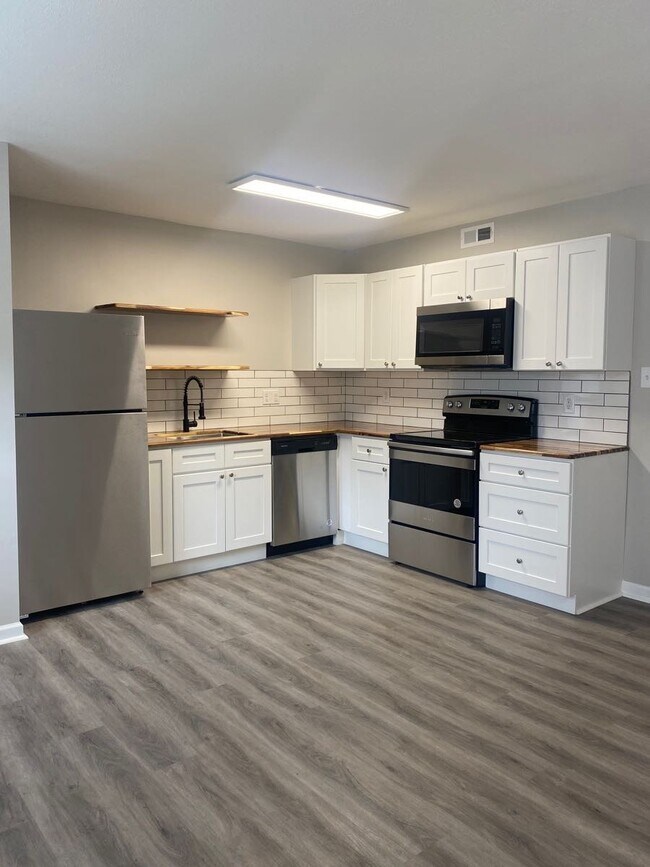 Building Photo - 1bd/1bath available in S. Knox