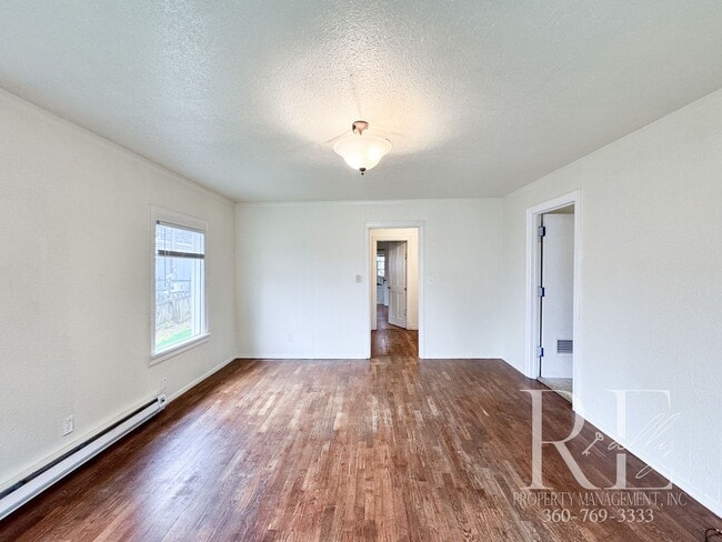 Building Photo - 1215 Evans Ave W