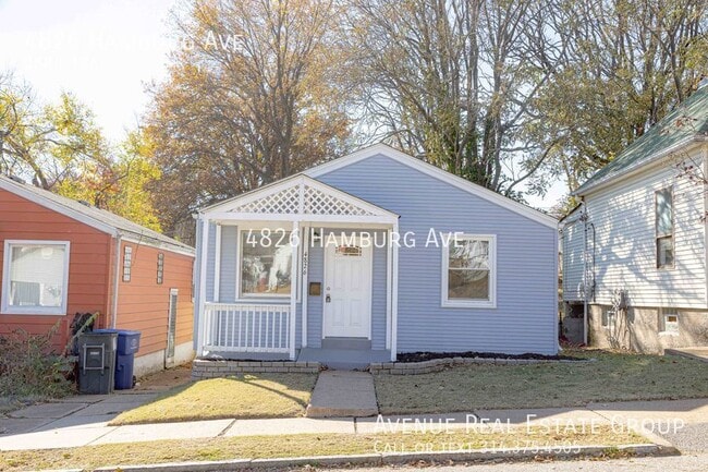 Building Photo - 2bed, 1bath gem with hardwood floors