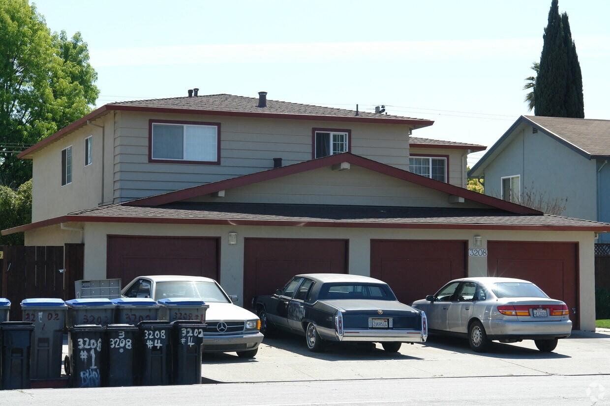 Building Photo - 3208 Moorpark Ave