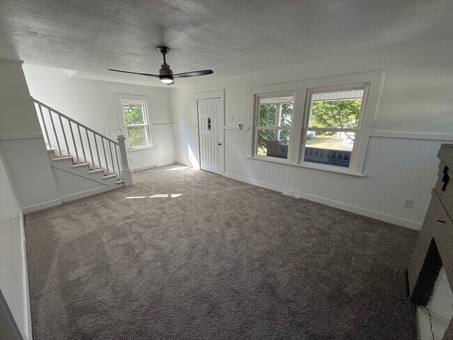 Foto del edificio - 5 bedroom 1 bathroom home for rent