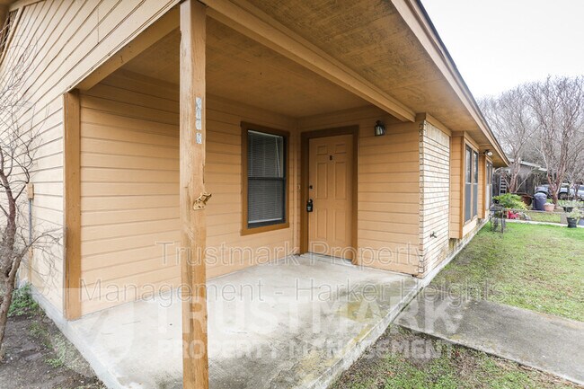 Building Photo - 204 B South Dr