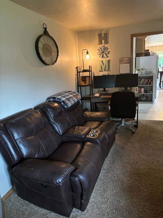 Building Photo - 2059 Schanock Dr