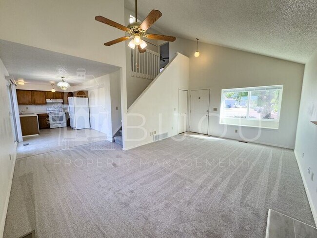 Building Photo - 6470 Chantilly Pl