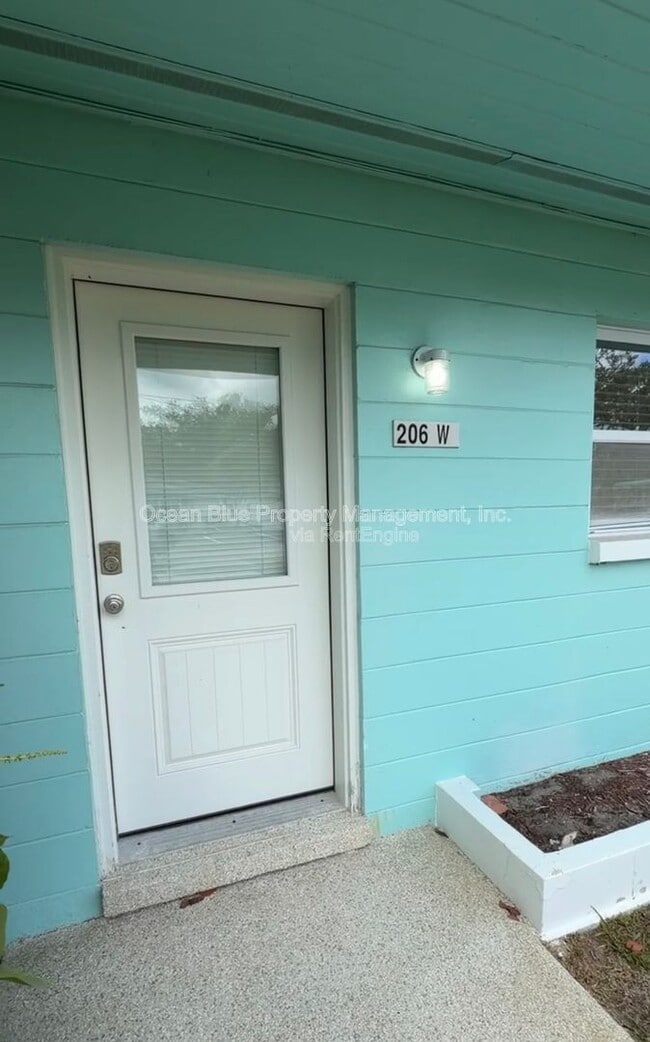 Building Photo - 206 Bates Ave