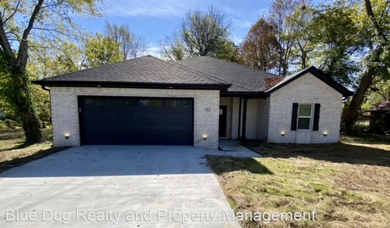 Foto principal - 3 br, 2 bath House - 187 Main Street