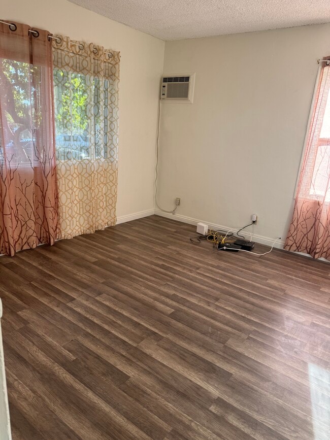 Building Photo - 8420 Rincon Ave