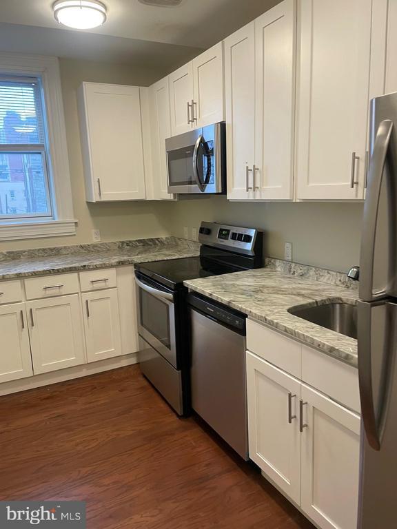 Building Photo - 505 Cooper St