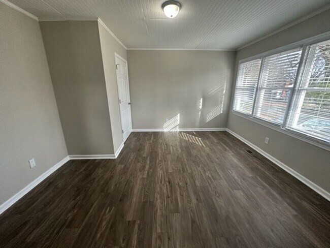 Building Photo - Updated Ranch Home