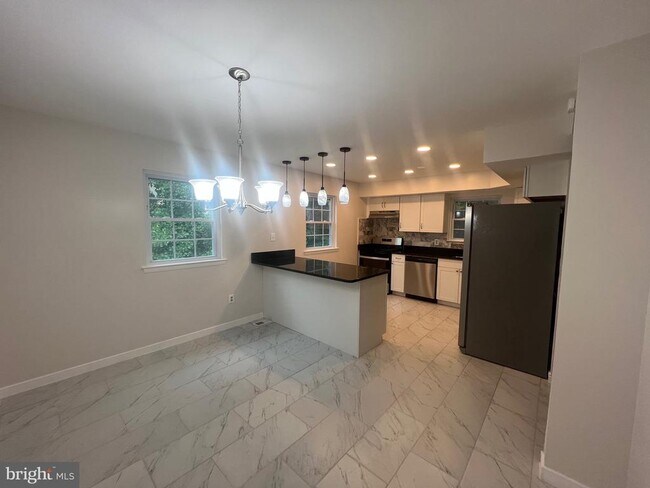Building Photo - 4200 Gerry Ln